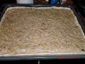 Rezept: Snack: Zwiebel-Knoblauch-Speckkuchen Bild Nr. 3 Snack: Zwiebel-Knoblauch-Speckkuchen - Rezept - Bild Nr. 3