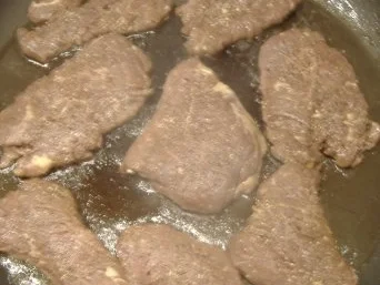 Rinderfiletscheiben auf Salatherzen mit fernöstlichem Dressing - Rezept - Bild Nr. 3