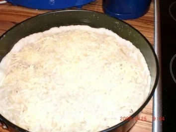 Rezept: Vegetarisch: Zwiebel-Käse-Knoblauchkuchen Bild Nr. 5 Vegetarisch: Zwiebel-Käse-Knoblauchkuchen - Rezept - Bild Nr. 5