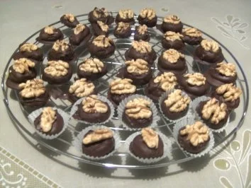 Rezept: Walnuß-Aprikosen-Konfekt Walnuß-Aprikosen-Konfekt - Rezept