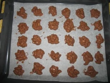 Rezept: Erdnussberge Bild Nr. 4 Erdnussberge - Rezept - Bild Nr. 4