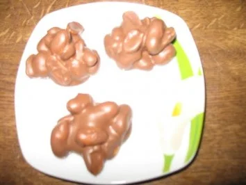 Rezept: Erdnussberge Erdnussberge - Rezept