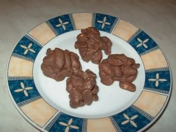 Rezept: Erdnussberge Bild Nr. 5 Erdnussberge - Rezept - Bild Nr. 5