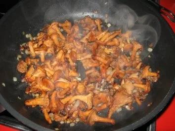 Schweinefilet im Schinkenmantel mit Rahm-Pfifferlingen - Rezept - Bild Nr. 8