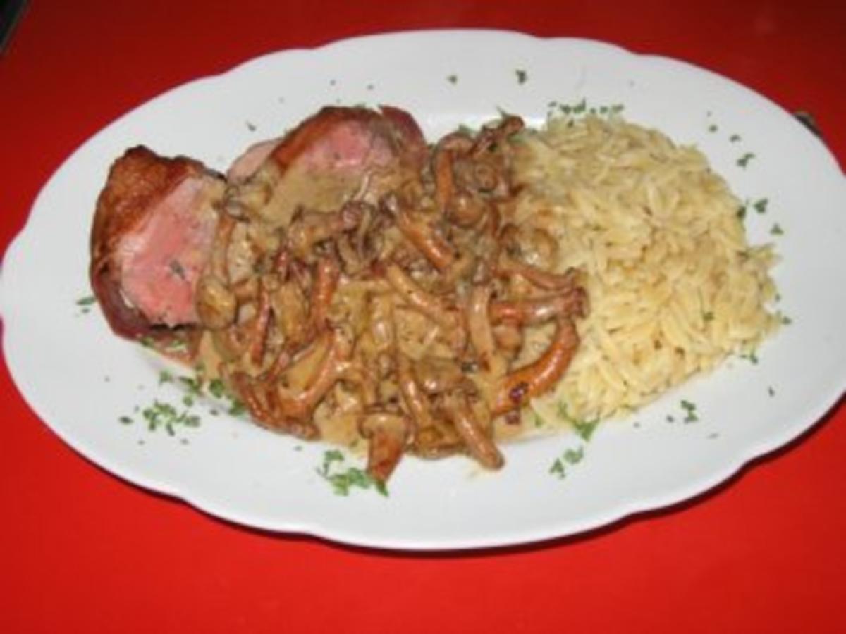 Schweinefilet im Schinkenmantel mit Rahm-Pfifferlingen - Rezept ...