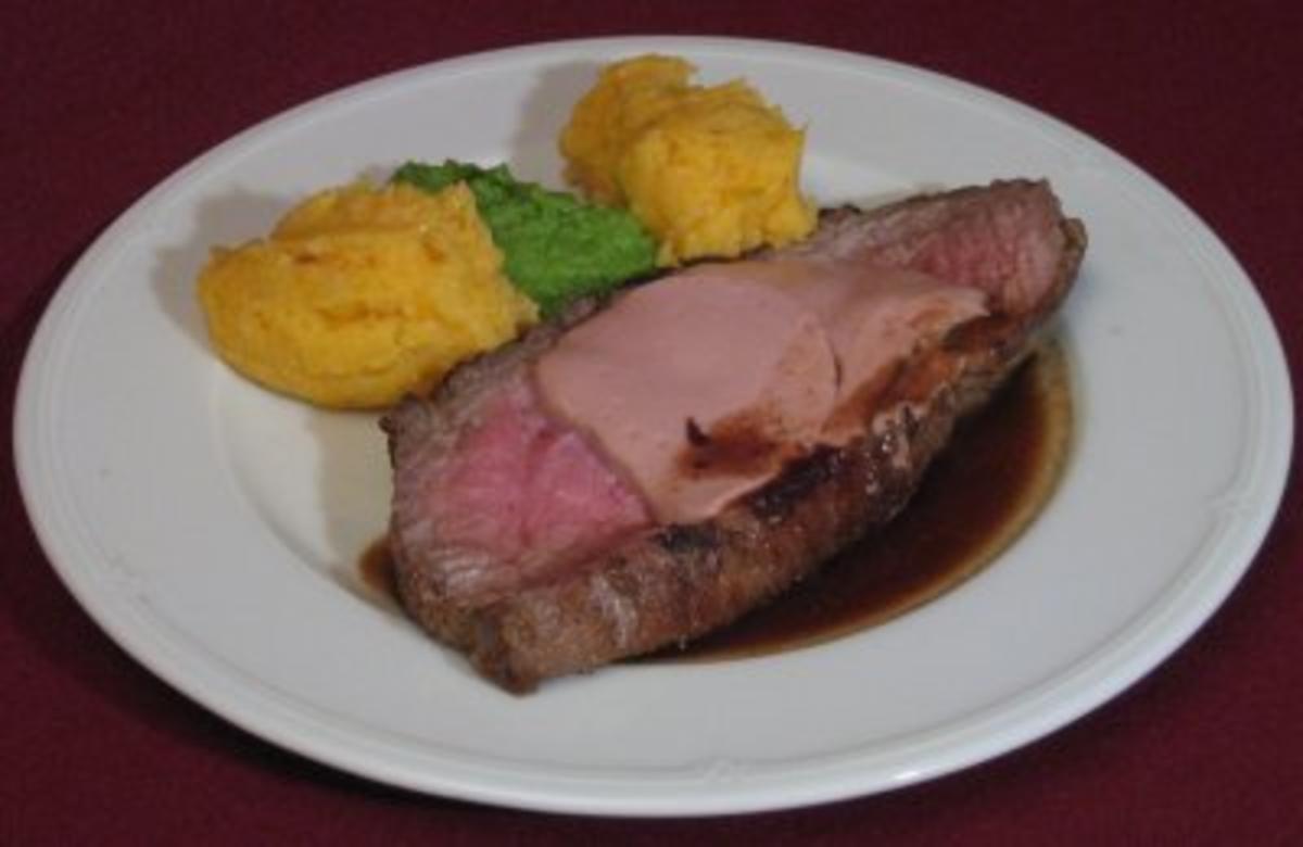 Entrecote glaciert mit Geflügelleberpastete auf Burgundersoße - Rezept ...