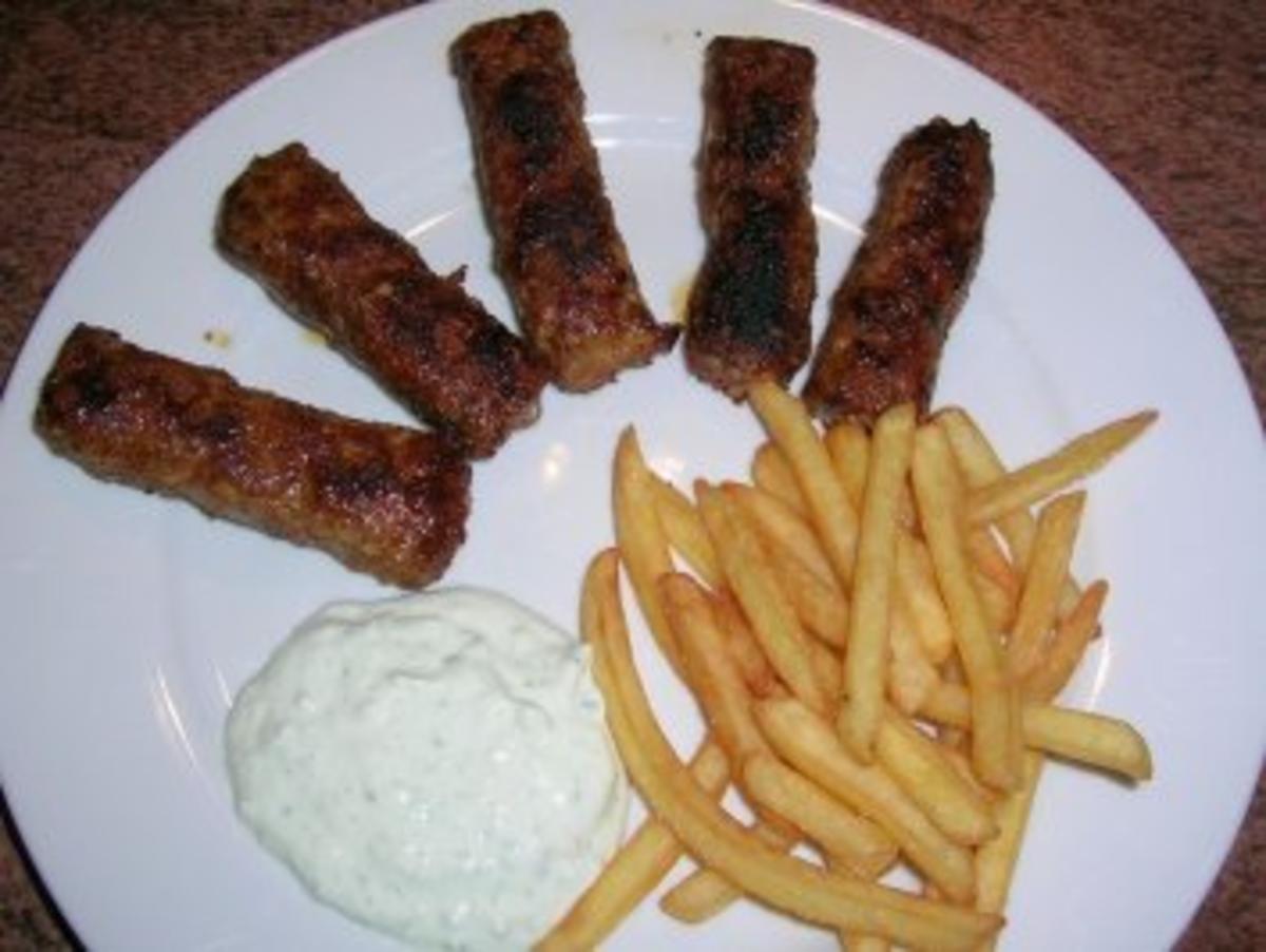 Cevapcici mit Pommes und Tzatziki nebst meinem Krautsalat (siehe KB ...