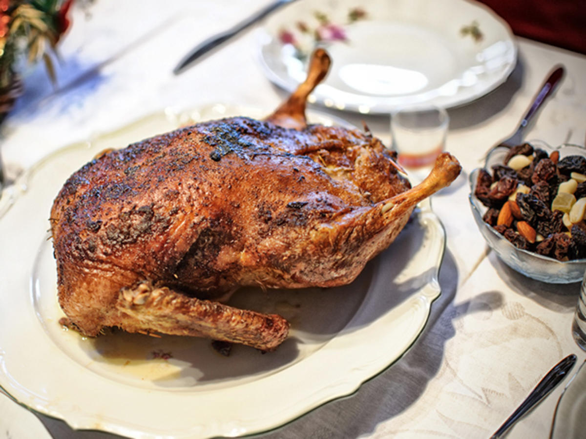 Gans auf Klassische Art mit Bratapfel - Rezept - kochbar.de