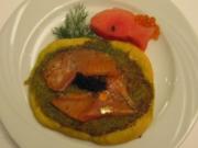 Edle Minipizza mit Wildlachs und Kaviar auf Frankfurter grüner Soße - Rezept