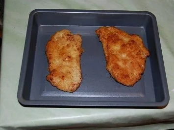 Putenschnitzel mit Schinken Tomaten und Käse überbacken - Rezept - Bild Nr. 3