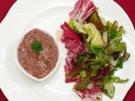 Tatar vom Rinderfilet garniert mit Blattsalaten - Rezept