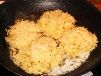 Rezept: Schweineschnitzel mit Champignon-Rahm-Soße mit Kartoffelrösti Bild Nr. 2 Schweineschnitzel mit Champignon-Rahm-Soße mit Kartoffelrösti - Rezept - Bild Nr. 2