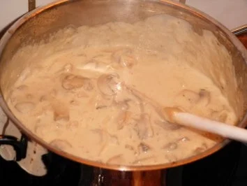 Rezept: Schweineschnitzel mit Champignon-Rahm-Soße mit Kartoffelrösti Bild Nr. 5 Schweineschnitzel mit Champignon-Rahm-Soße mit Kartoffelrösti - Rezept - Bild Nr. 5