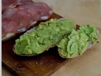 Rezept: Leckeres Avocado-Frischkäsebrot Leckeres Avocado-Frischkäsebrot - Rezept