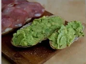 Leckeres Avocado-Frischkäsebrot - Rezept