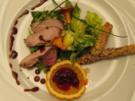Gebratene Streifen von der Fasanenbrust auf feinem Salat an Kräuterstange - Rezept