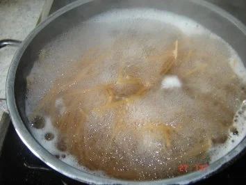 Scharfe Fleischwurst Volkornspaghetti - Rezept - Bild Nr. 2