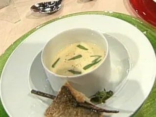Cremesuppe von Kohlrabi mit Loup de Mer a la Buchholz - Rezept