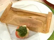 Rouget Barbet im Pergamentpapier gegart mit Bärlauchsoße und gefüllten Grilltomaten a la Buchholz - Rezept