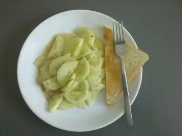 Gurkensalat ganz einfach - Rezept