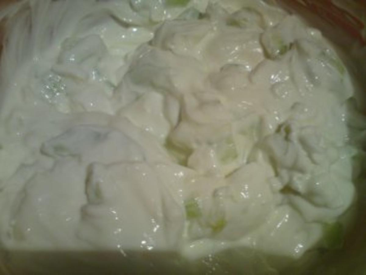 Tzaziki mit Speisequark magerstufe und Salatgurke - Rezept mit Bild ...