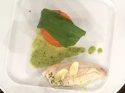 Rouget Barbet im Pergamentpapier gegart mit Bärlauchsoße und Grilltomaten (Tetje Mierendorf) - Rezept