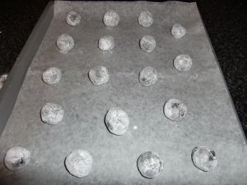 Rezept: Schoggikugeln - schnell, obwohl von Bern Bild Nr. 4 Schoggikugeln - schnell, obwohl von Bern - Rezept - Bild Nr. 4