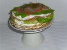 Pfannkuchentorte mit Lachs - Rezept