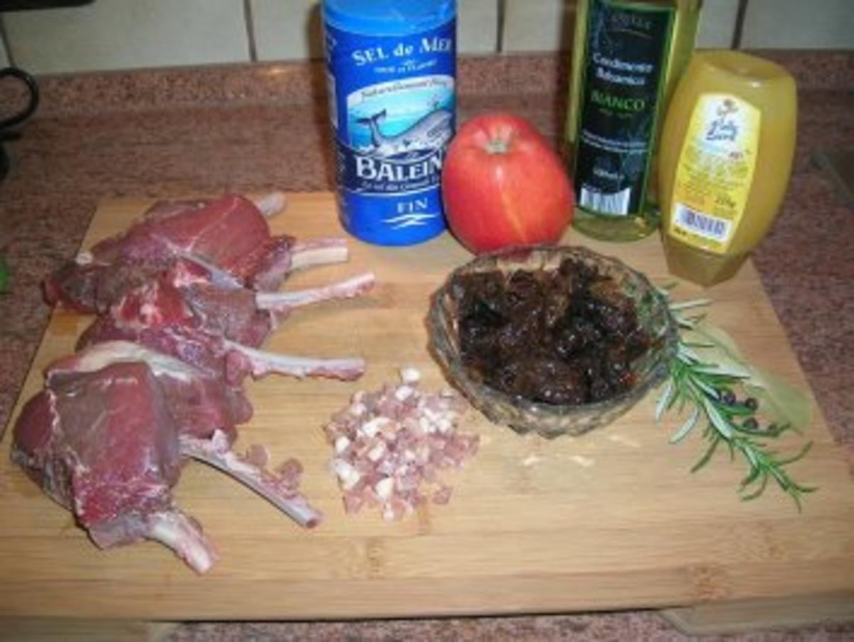 Wildschwein-Koteletts mit Apfel-Plaumen-Ragout und gebratenen Semmelknödeln - Rezept - Bild Nr. 3