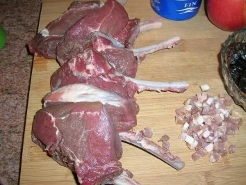 Wildschwein-Koteletts mit Apfel-Plaumen-Ragout und gebratenen Semmelknödeln - Rezept - Bild Nr. 4