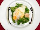 Strammer Max von Jakobsmuscheln mit Wachtelei auf Feldsalat - Rezept