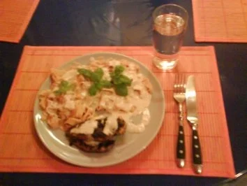 Geflügel: Chili-Hähnchenbrustfilet mit Chilinudeln und Käse-Chilisoße - Rezept