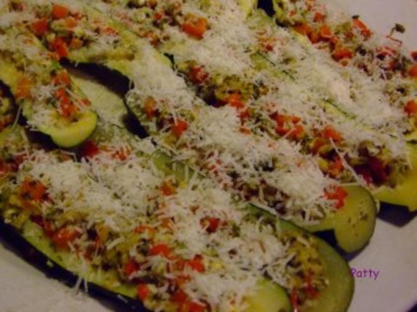 Zucchini mit Gemüsefüllung - Rezept mit Bild - kochbar.de