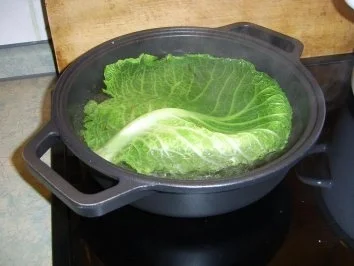 Gänseleber an Wirsing-Zwiebelsauce - Rezept - Bild Nr. 3