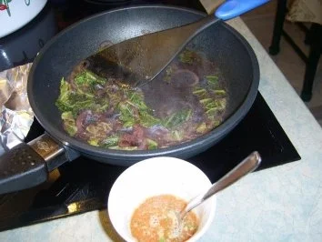 Gänseleber an Wirsing-Zwiebelsauce - Rezept - Bild Nr. 6