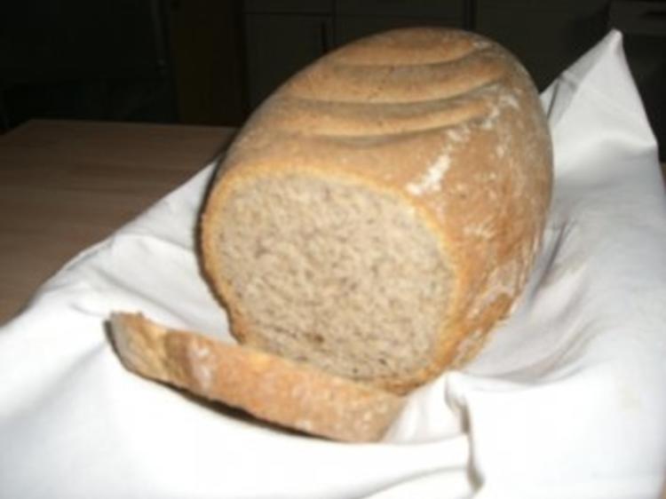 Brot Mit Weizen Mehl (Type 550) Und Dunkle Roggen Mehl (Type 1150 ...