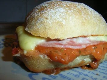 Rezept: Burger: Mini-Pizza mit Deckel Burger: Mini-Pizza mit Deckel - Rezept