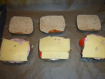 Rezept: Burger: Mini-Pizza mit Deckel Bild Nr. 7 Burger: Mini-Pizza mit Deckel - Rezept - Bild Nr. 7