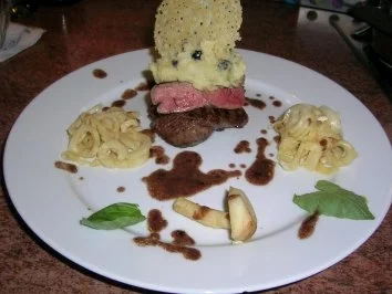 Rinderfilet mit Olivencreme und Parmesantaler - HAUPTGERICHT - unser Essen zum 1. Advent - Rezept - Bild Nr. 2