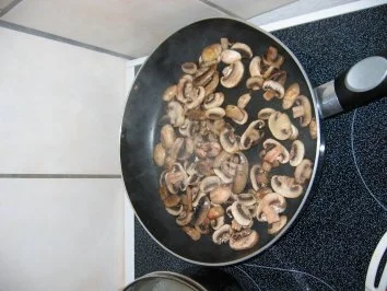 Schnelle Champignonpfanne mit Kräuterbutter - Rezept - Bild Nr. 2