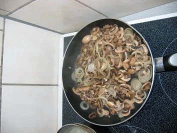 Schnelle Champignonpfanne mit Kräuterbutter - Rezept - Bild Nr. 3