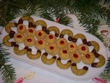 NUSSAUGEN MIT JOHANNISBEERGELEE - Rezept