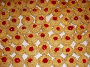 NUSSAUGEN MIT JOHANNISBEERGELEE - Rezept - Bild Nr. 3