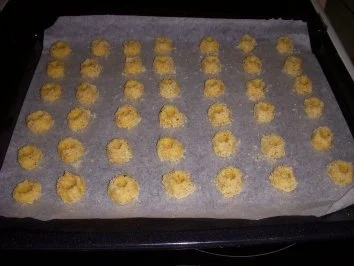 NUSSAUGEN MIT JOHANNISBEERGELEE - Rezept - Bild Nr. 4