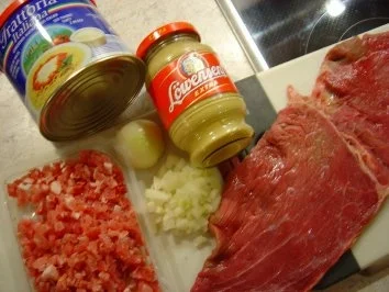 Rezept: Rinderrouladen mit würziger Füllung und Sherrysauce Bild Nr. 2 Rinderrouladen mit würziger Füllung und Sherrysauce - Rezept - Bild Nr. 2