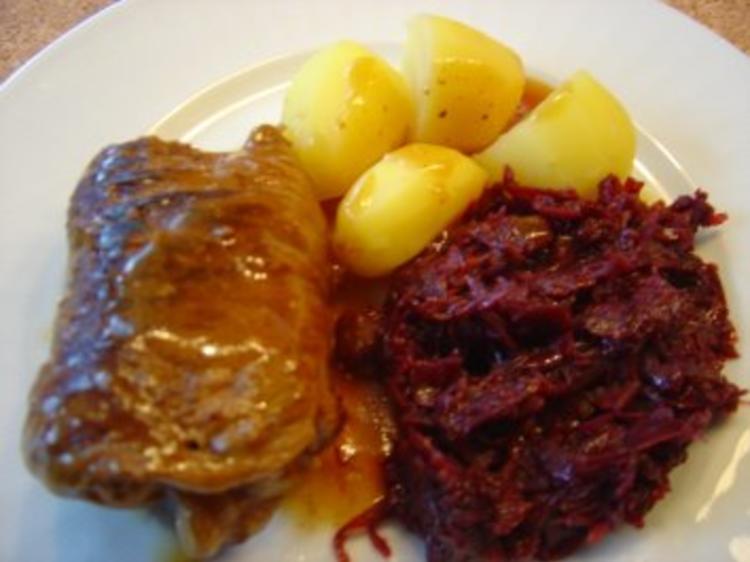 Rinderrouladen mit würziger Füllung und Sherrysauce - Rezept - kochbar.de