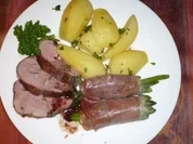 Gegrillte Lammkeule mit Serranoschinkenböhnchen - Rezept