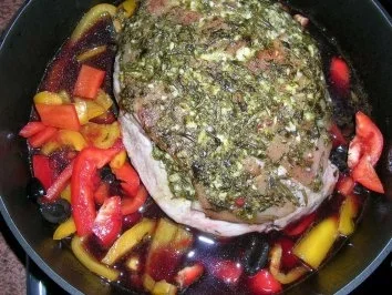 Rezept: Spanferkelkeule toskanische Art mit Kräutern und Kartoffel-Oliven-Röllchen HAUPTSEPEISE Bild Nr. 5 Spanferkelkeule toskanische Art mit Kräutern und Kartoffel-Oliven-Röllchen HAUPTSEPEISE - Rezept - Bild Nr. 5