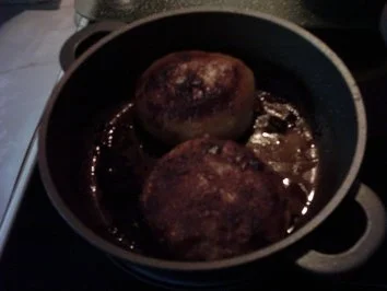 Rezept: Gefüllte Kohlrabi mit Hackfleisch,dazu Kohlrabi-Chili-Waluss-Soße mitChampignon und Basilikum-Kartoffeln Bild Nr. 3 Gefüllte Kohlrabi mit Hackfleisch,dazu Kohlrabi-Chili-Waluss-Soße mitChampignon und Basilikum-Kartoffeln - Rezept - Bild Nr. 3