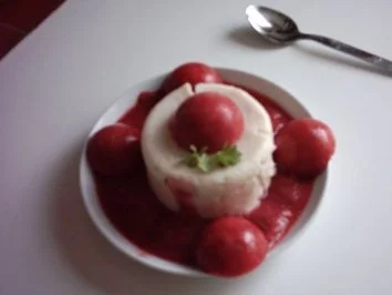 Walnuss-Chili-Griespudding auf Erdbeerspiegel - Rezept - Bild Nr. 2